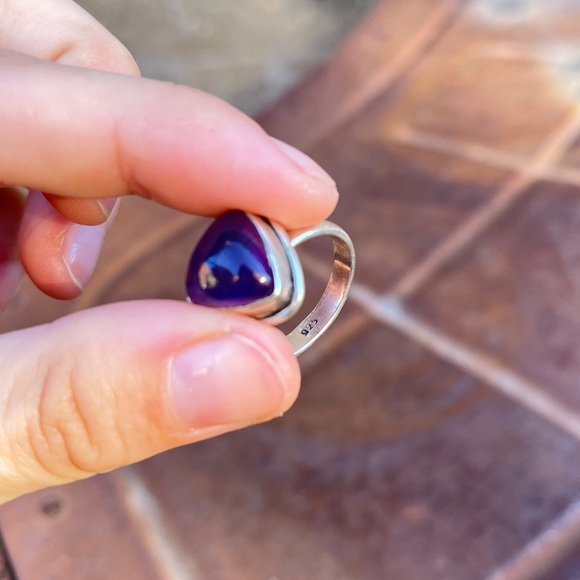 2/$50 💘 Vintage Sterling Silver Amethyst Triangle Ring - Picture 6 of 9